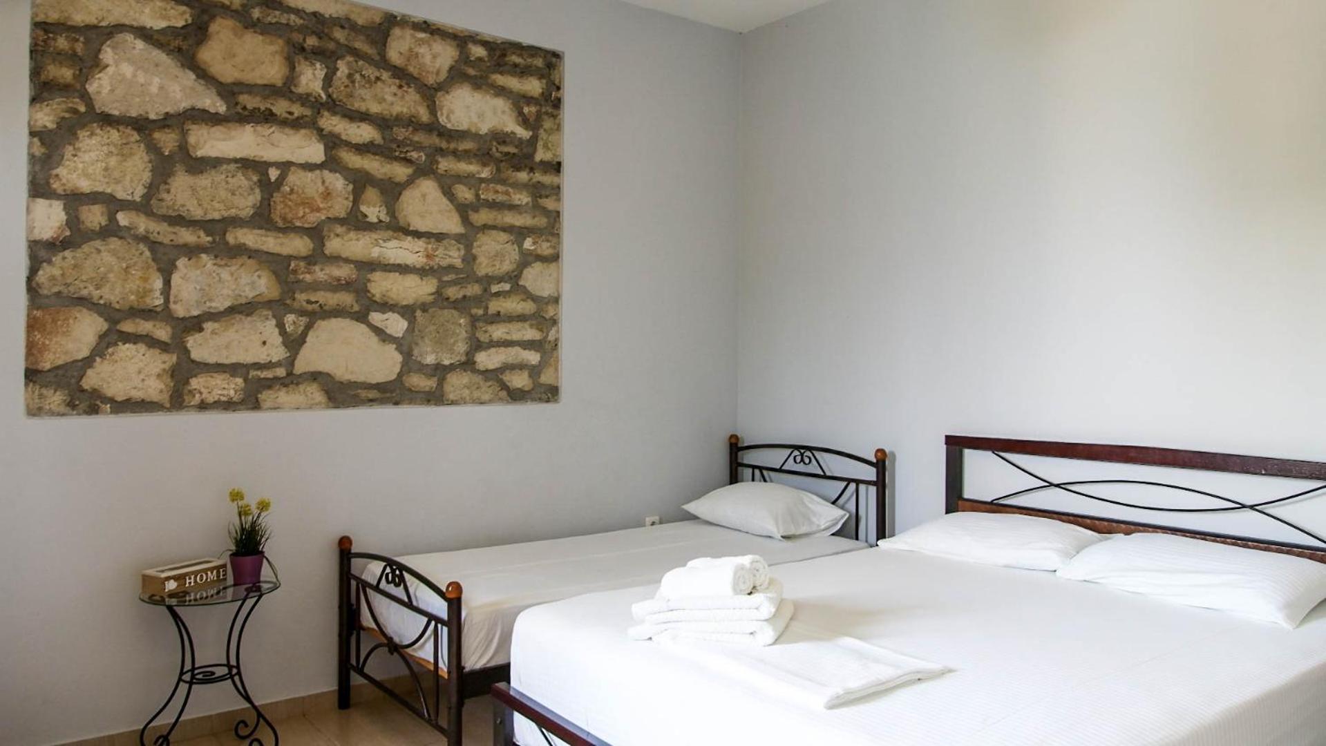 Guest House Suga 1 Qeparo Exterior photo