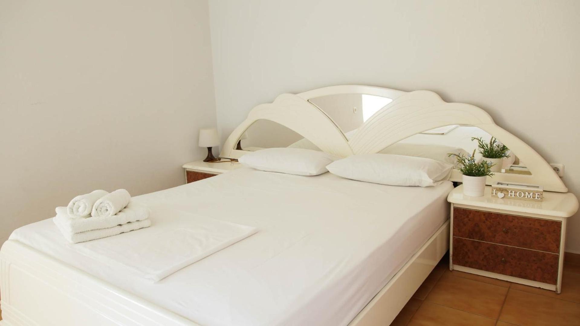 Guest House Suga 1 Qeparo Exterior photo