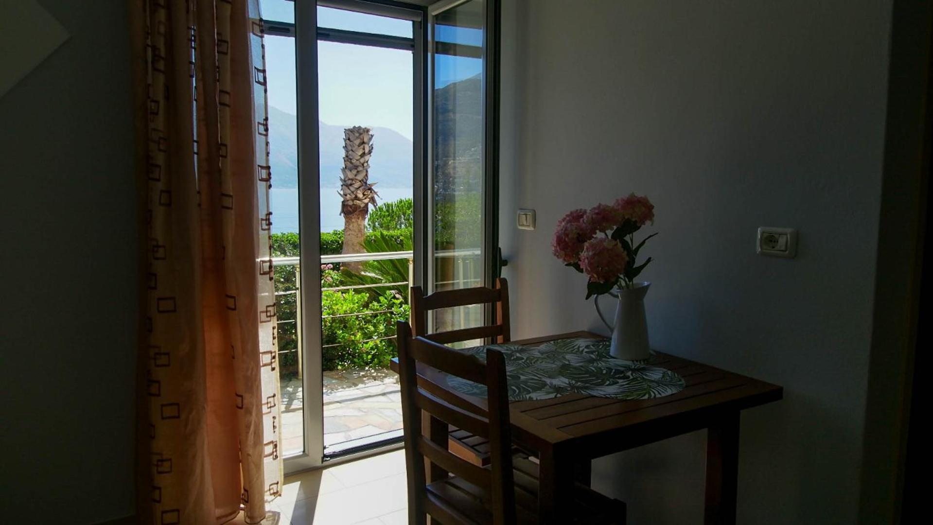 Guest House Suga 1 Qeparo Exterior photo