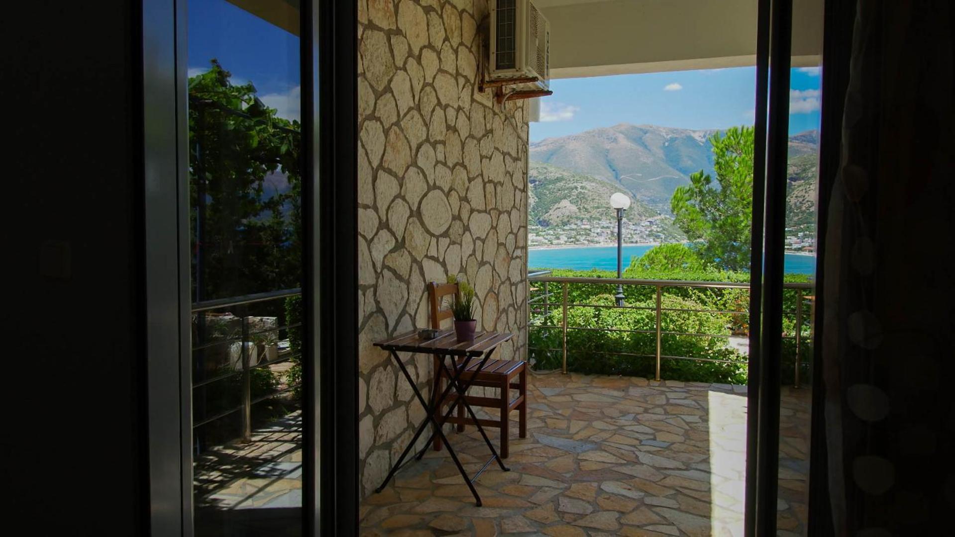 Guest House Suga 1 Qeparo Exterior photo